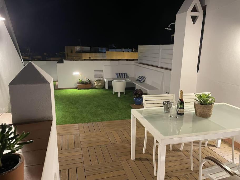 Casa Lola Conil, Azotea Al Mar Y Parking Solo Familias O Parejas Villa Conil De La Frontera Bagian luar foto