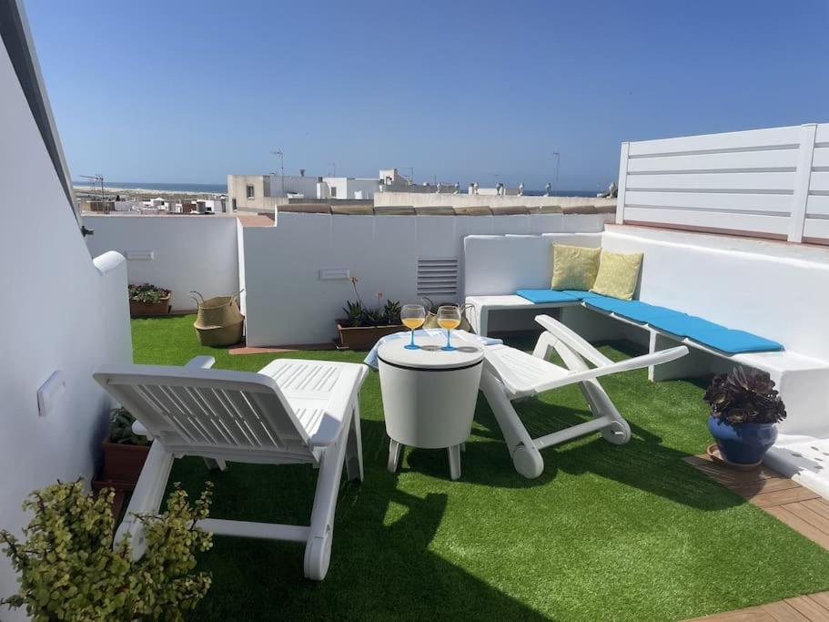 Casa Lola Conil, Azotea Al Mar Y Parking Solo Familias O Parejas Villa Conil De La Frontera Bagian luar foto